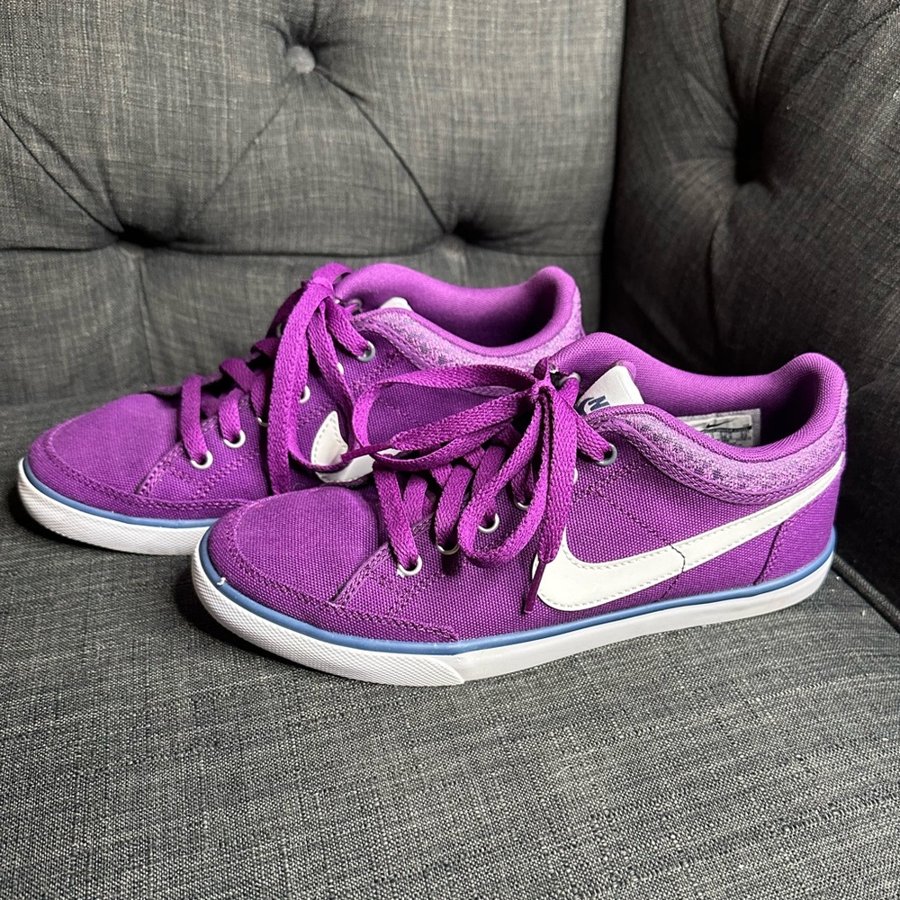 Nike Women's Purple and White Sneakers. Women’s 6
